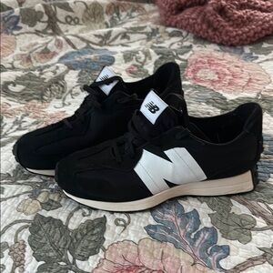 New Balance Classic Black and White Sneakers 327 size 7 youth or 8.5 in women’s